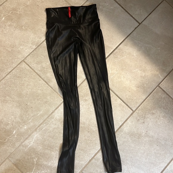 Spanx leggings like new - Picture 2 of 4